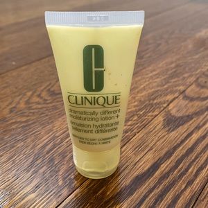 Clinique Dramatically Different Moisturizing Lotion - 1 oz    beauty skincare
